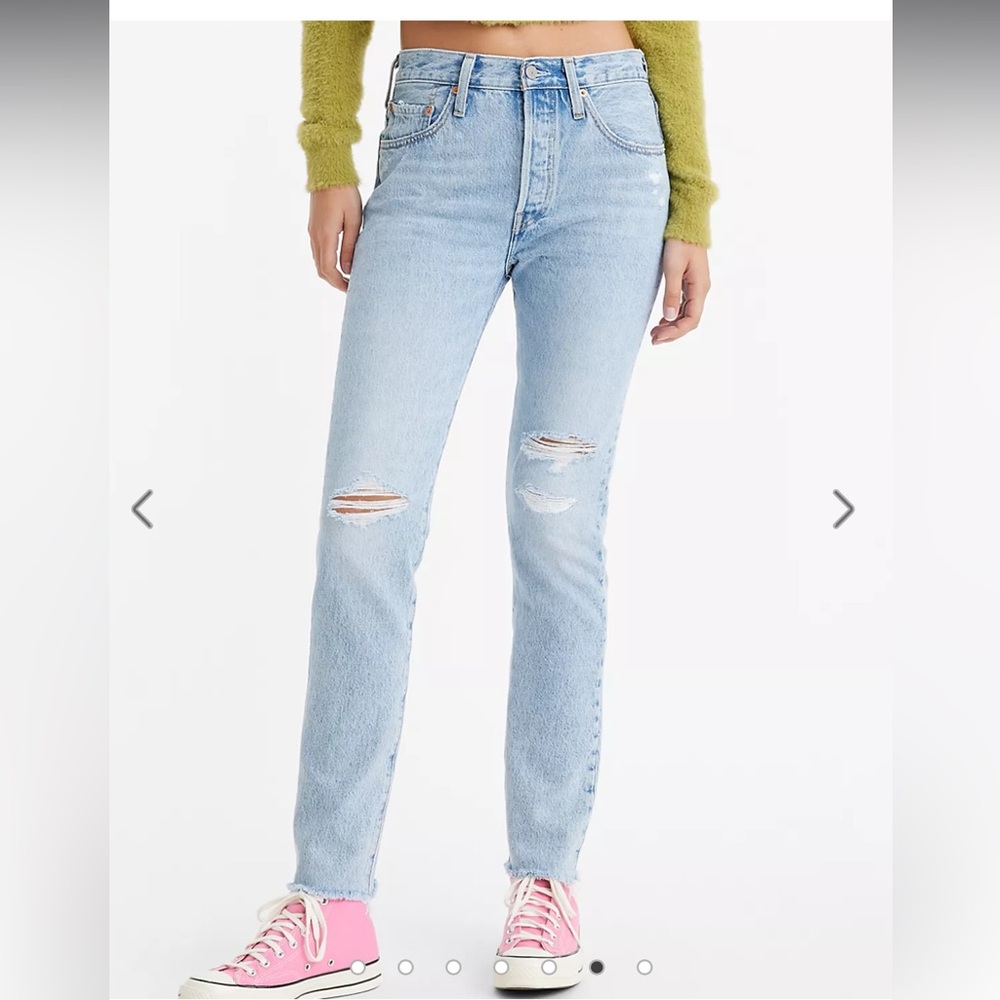 Levi’s High Rise distressed light wash Straight Leg Jeans size 30